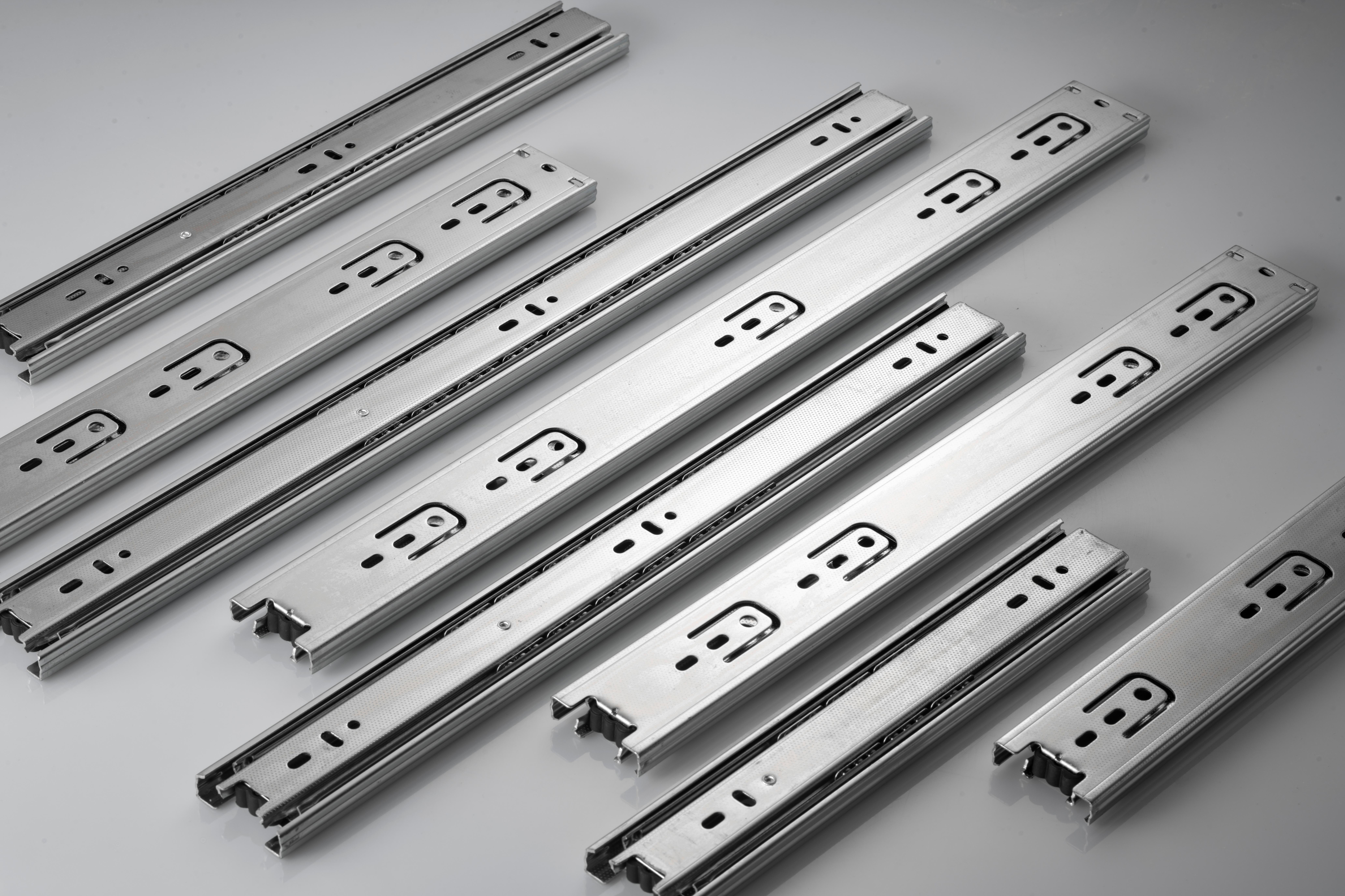 مقایسه برندهای مطرح یراق‌آلات در ایران و اروپا